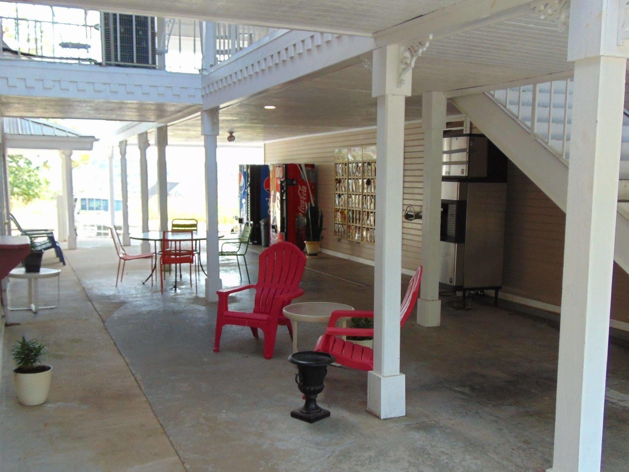 The Candle Light In Branson Exterior photo